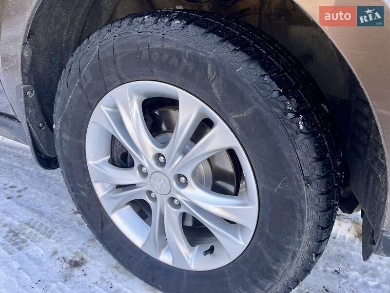 Позашляховик / Кросовер Hyundai Santa FE 2011 в Бучі