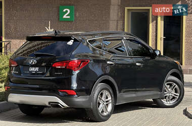 Внедорожник / Кроссовер Hyundai Santa FE 2016 в 