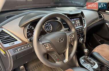 Внедорожник / Кроссовер Hyundai Santa FE 2016 в 