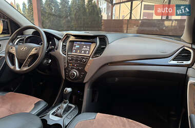 Внедорожник / Кроссовер Hyundai Santa FE 2016 в 