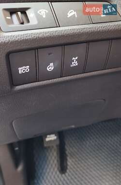 Внедорожник / Кроссовер Hyundai Santa FE 2012 в 