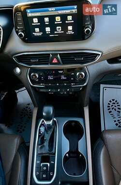 Внедорожник / Кроссовер Hyundai Santa FE 2018 в 