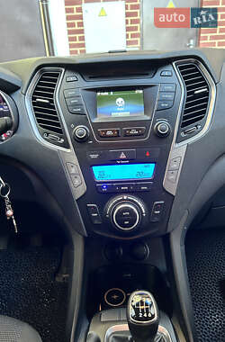 Внедорожник / Кроссовер Hyundai Santa FE 2015 в 
