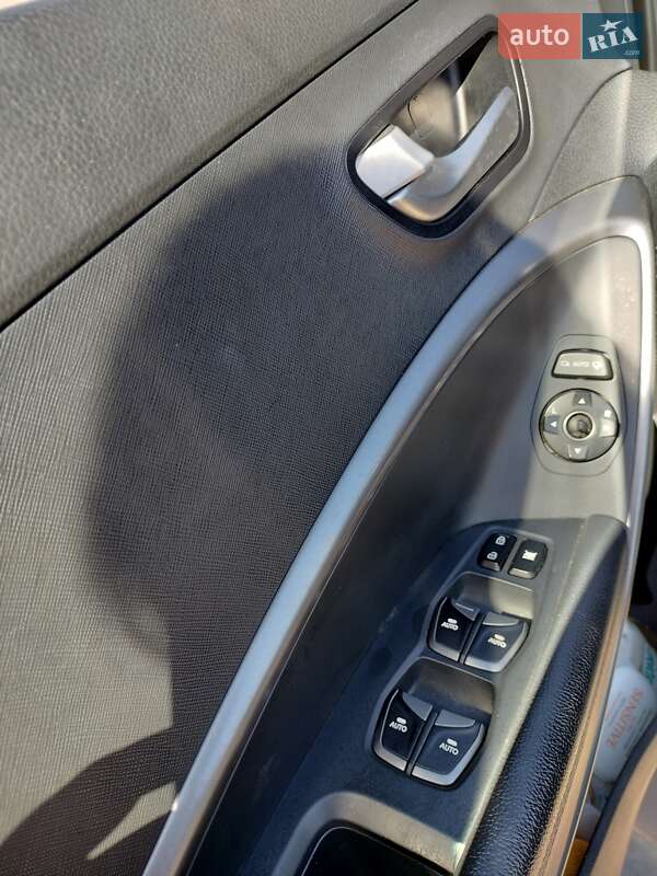 Внедорожник / Кроссовер Hyundai Santa FE 2012 в Коростене фото 16 Внедорожник / Кроссовер Hyundai Santa FE 2012 в Коростене