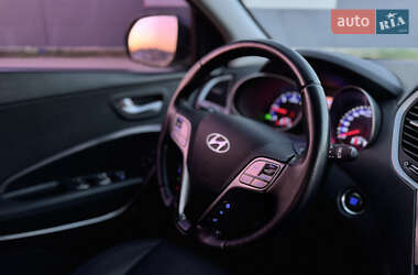 Внедорожник / Кроссовер Hyundai Santa FE 2015 в 
