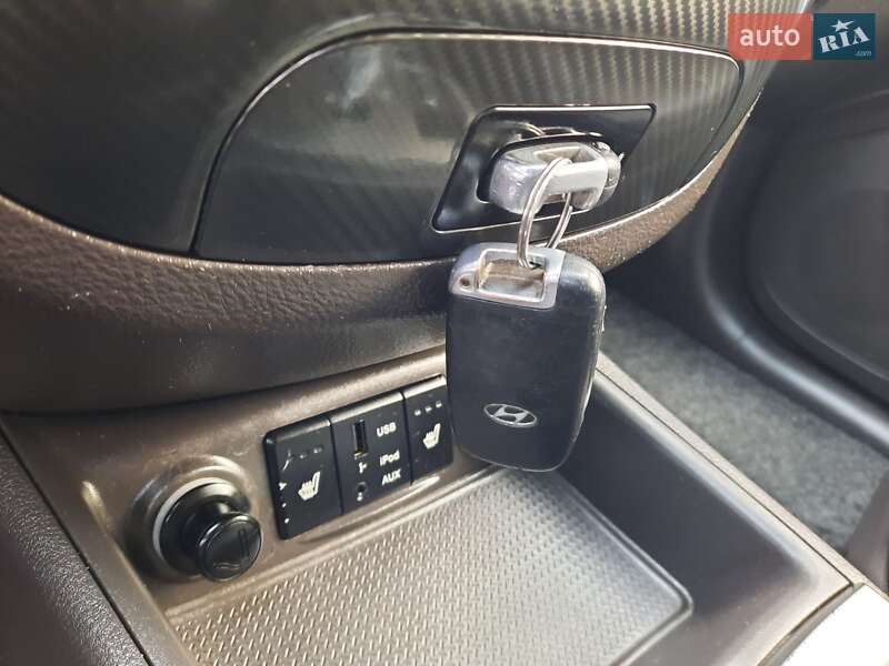 Внедорожник / Кроссовер Hyundai Santa FE 2012 в Полтаве