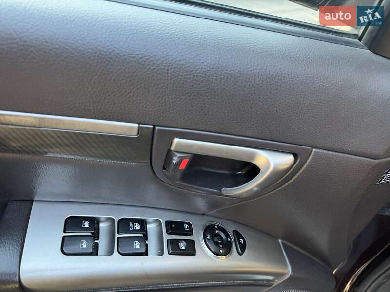 Позашляховик / Кросовер Hyundai Santa FE 2011 в Луцьку