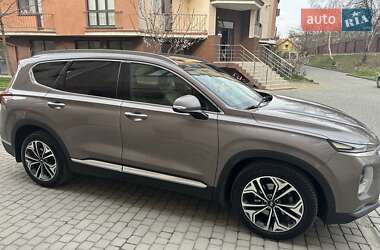 Внедорожник / Кроссовер Hyundai Santa FE 2019 в 