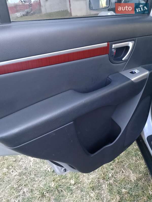 Позашляховик / Кросовер Hyundai Santa FE 2008 в Рокитному