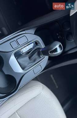 Позашляховик / Кросовер Hyundai Santa FE 2015 в 