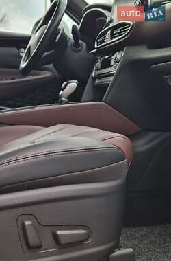 Внедорожник / Кроссовер Hyundai Santa FE 2019 в 