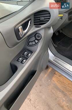 Внедорожник / Кроссовер Hyundai Santa FE 2004 в 