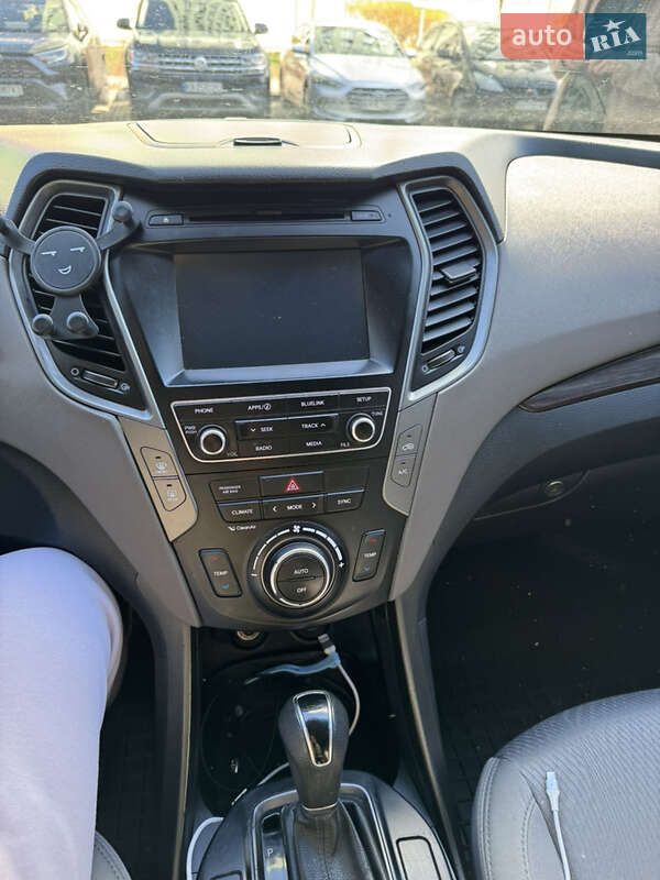 Внедорожник / Кроссовер Hyundai Santa FE 2016 в Киеве