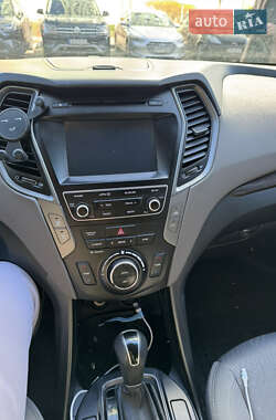 Внедорожник / Кроссовер Hyundai Santa FE 2016 в 