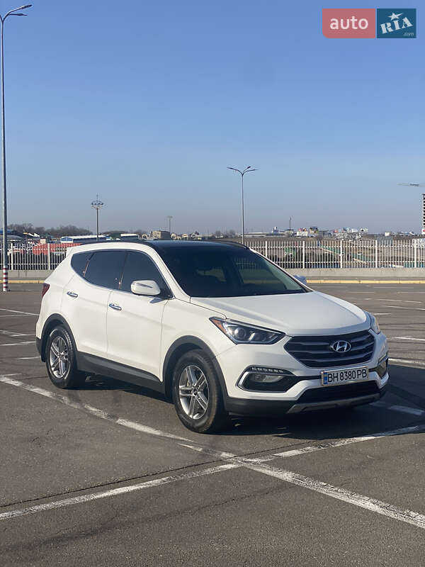 Внедорожник / Кроссовер Hyundai Santa FE 2017 в 