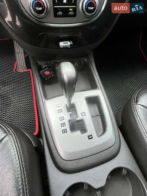 Внедорожник / Кроссовер Hyundai Santa FE 2010 в Коломые