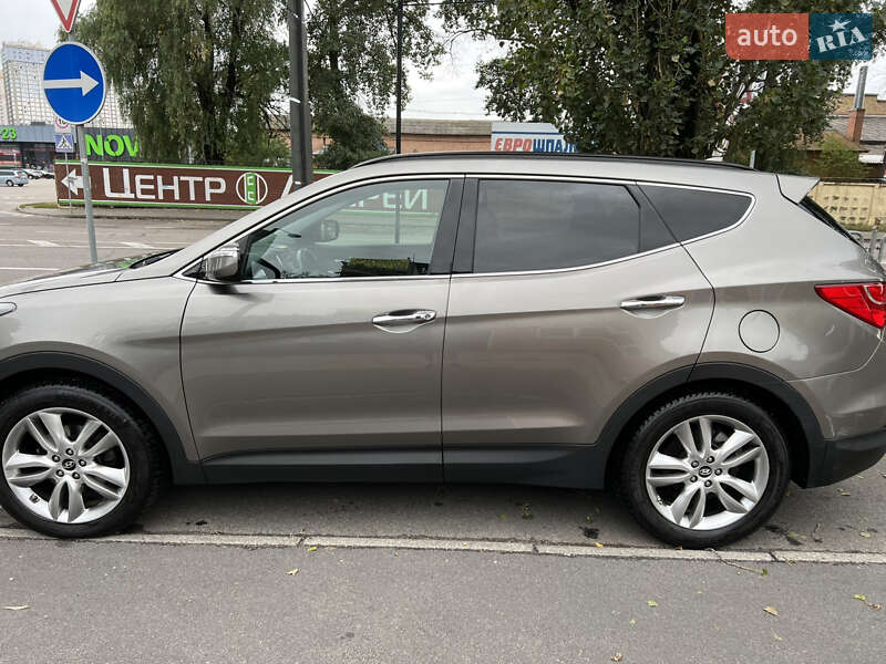 Внедорожник / Кроссовер Hyundai Santa FE 2012 в 