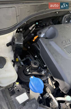 Внедорожник / Кроссовер Hyundai Santa FE 2013 в 