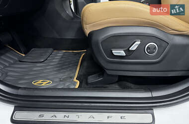Внедорожник / Кроссовер Hyundai Santa FE 2024 в 