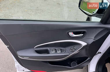 Внедорожник / Кроссовер Hyundai Santa FE 2015 в 