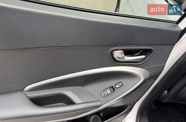 Внедорожник / Кроссовер Hyundai Santa FE 2015 в 