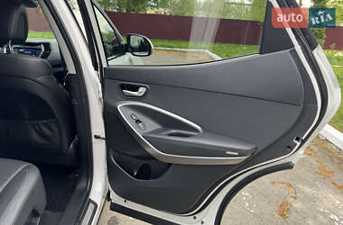Внедорожник / Кроссовер Hyundai Santa FE 2015 в 