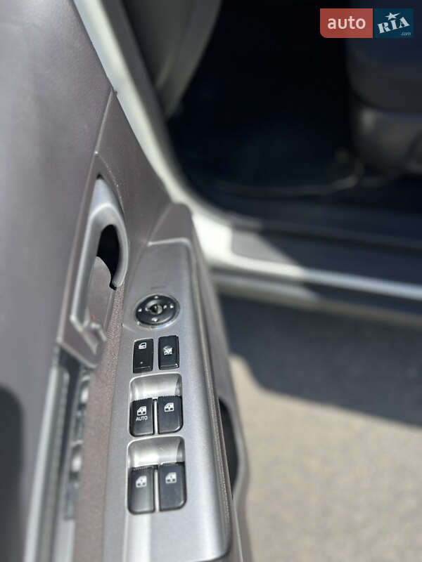 Внедорожник / Кроссовер Hyundai Santa FE 2010 в Киеве