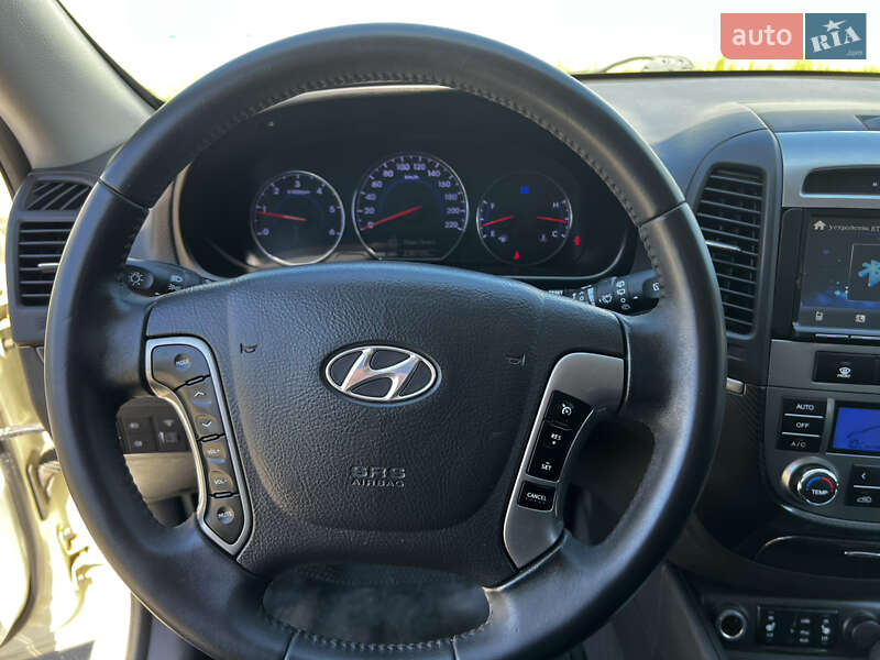 Внедорожник / Кроссовер Hyundai Santa FE 2010 в Киеве