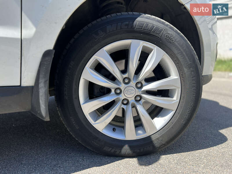 Внедорожник / Кроссовер Hyundai Santa FE 2010 в Киеве