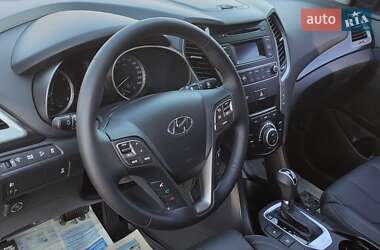 Внедорожник / Кроссовер Hyundai Santa FE 2016 в 