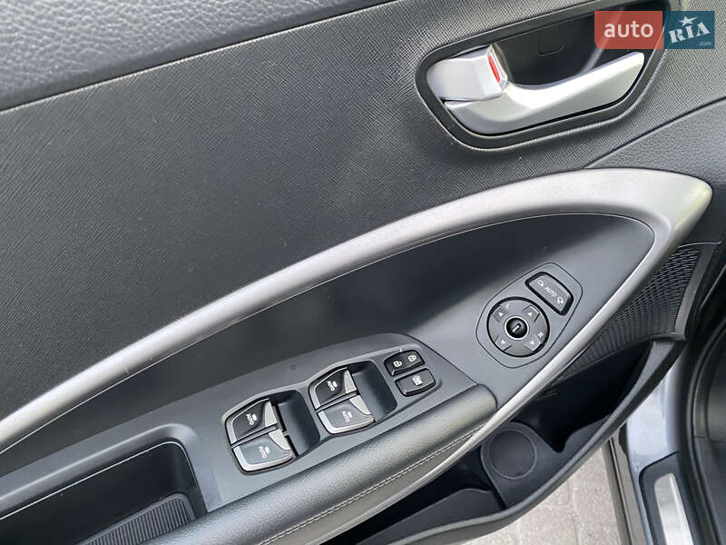 Позашляховик / Кросовер Hyundai Santa FE 2014 в Радивиліві