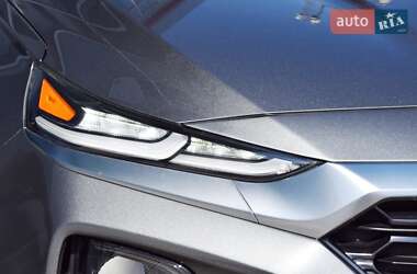 Внедорожник / Кроссовер Hyundai Santa FE 2019 в 