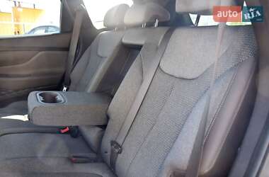 Внедорожник / Кроссовер Hyundai Santa FE 2019 в 