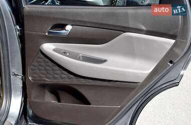 Внедорожник / Кроссовер Hyundai Santa FE 2019 в 