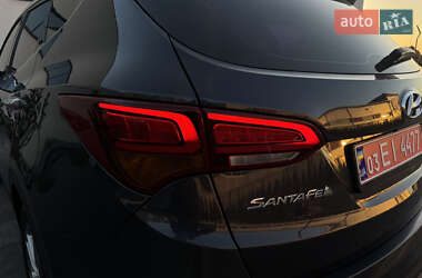 Внедорожник / Кроссовер Hyundai Santa FE 2015 в 