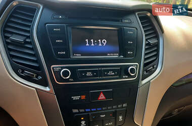 Внедорожник / Кроссовер Hyundai Santa FE 2016 в 