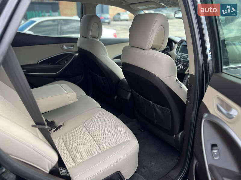 Позашляховик / Кросовер Hyundai Santa FE 2016 в Рівному