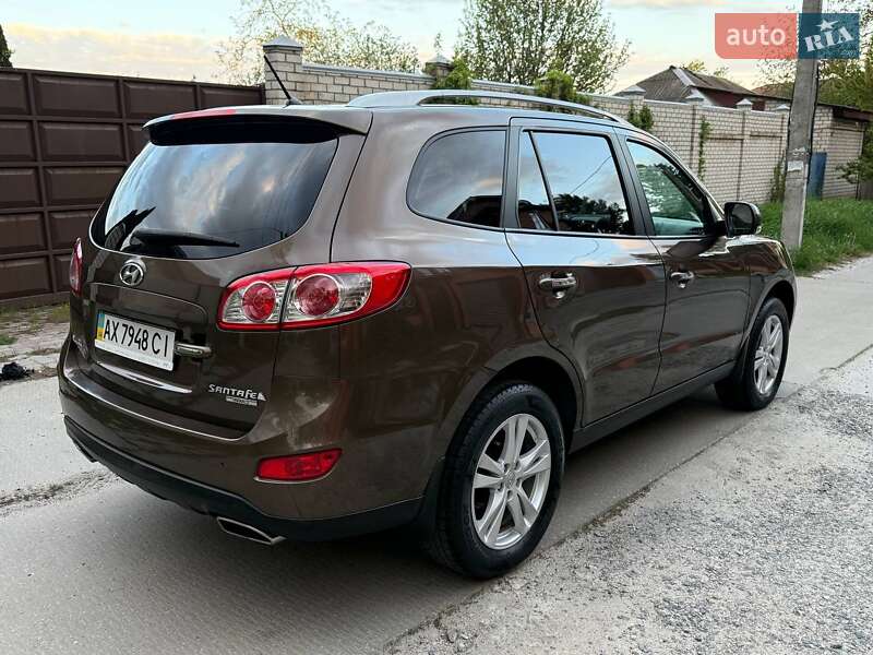Позашляховик / Кросовер Hyundai Santa FE 2011 в Харкові
