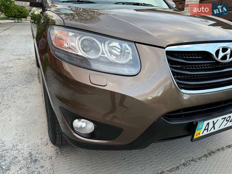 Позашляховик / Кросовер Hyundai Santa FE 2011 в Харкові