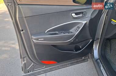 Внедорожник / Кроссовер Hyundai Santa FE 2016 в 
