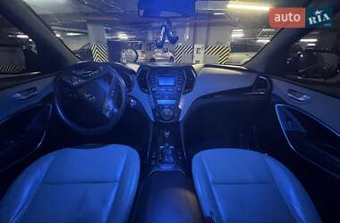 Позашляховик / Кросовер Hyundai Santa FE 2013 в 