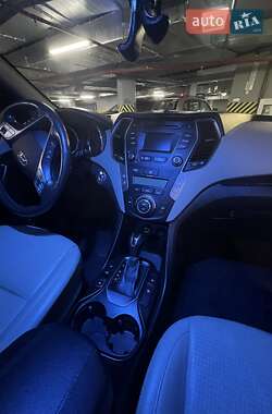 Позашляховик / Кросовер Hyundai Santa FE 2013 в 