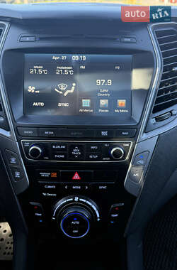 Внедорожник / Кроссовер Hyundai Santa FE 2016 в 