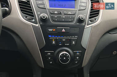 Внедорожник / Кроссовер Hyundai Santa FE 2015 в 