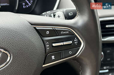 Внедорожник / Кроссовер Hyundai Santa FE 2019 в 