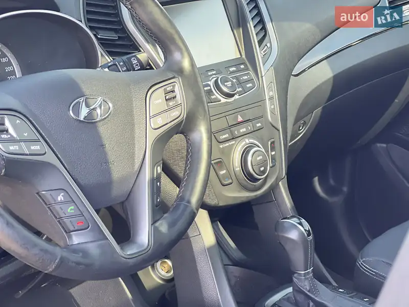 Внедорожник / Кроссовер Hyundai Santa FE 2013 в 