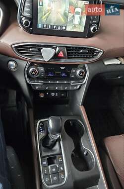 Внедорожник / Кроссовер Hyundai Santa FE 2019 в 