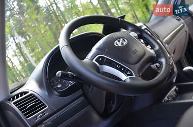 Позашляховик / Кросовер Hyundai Santa FE 2012 в 