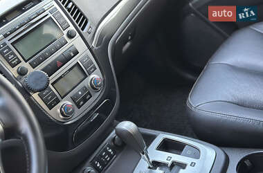 Позашляховик / Кросовер Hyundai Santa FE 2011 в 