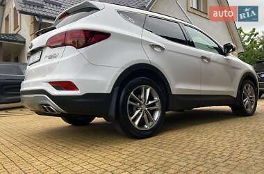 Внедорожник / Кроссовер Hyundai Santa FE 2015 в 